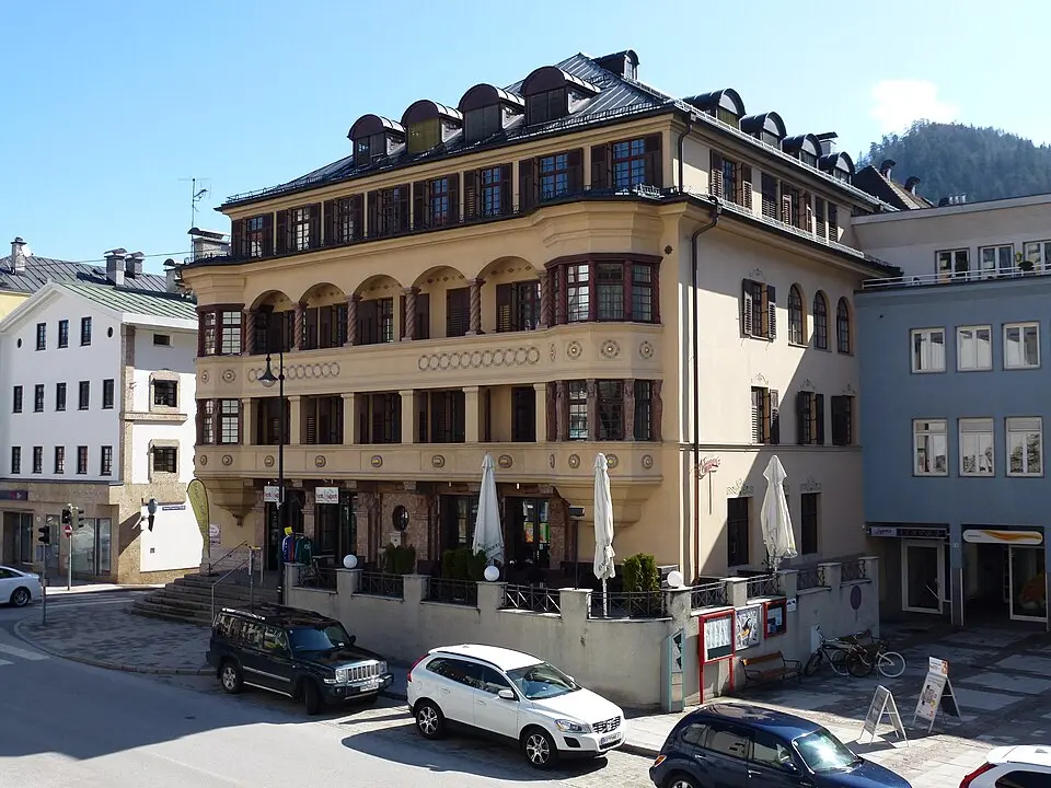 Ehem. Hotel Egger samt angebautem Spiegelsaal