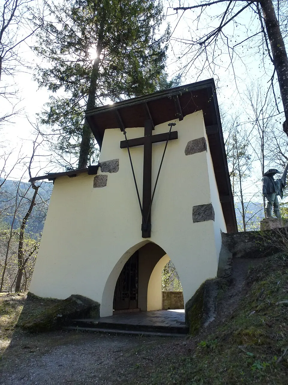 Kriegergedächtniskapelle mit Kriegerdenkmal