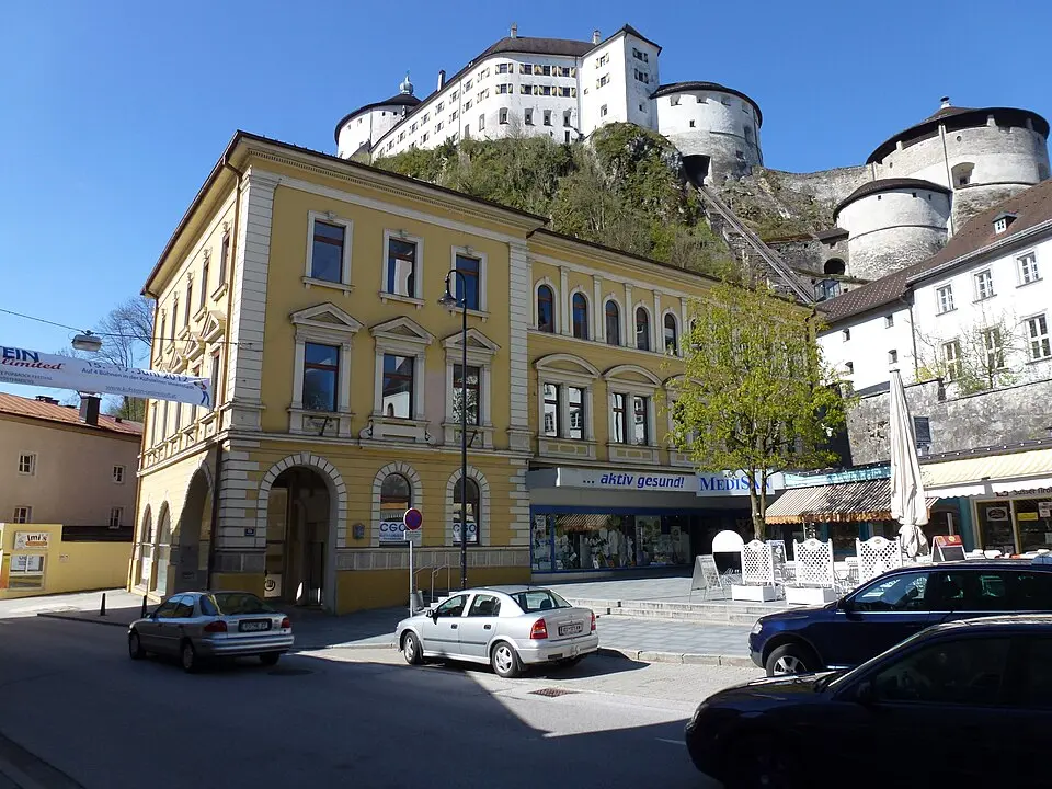 Altes Schulhaus/ Verwaltungsgebäude der Stadtwerke