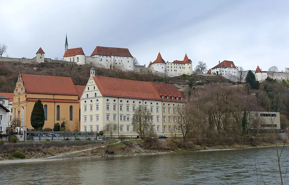 Kép: XoMEoX · CC BY 4.0 Kurfürst-Maximilian-Gymnasium Burghausen
