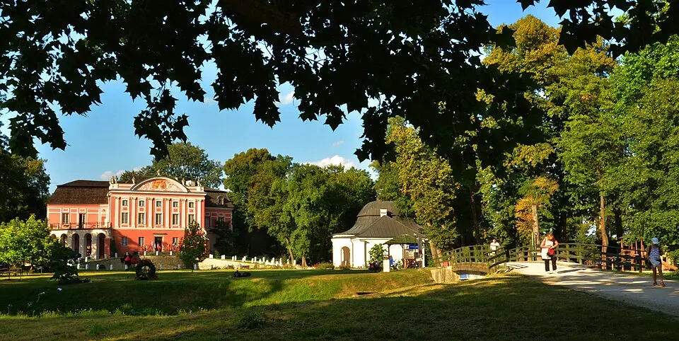 Zespół pałacowy w Kurozwękach