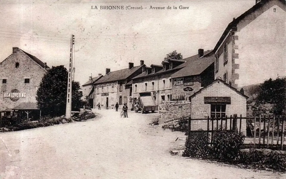 Image: carte postale ancienne · CC BY-SA 4.0 La Brionne