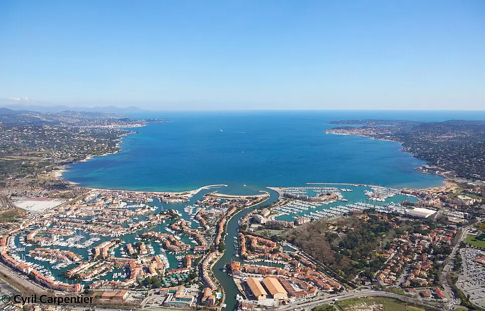 Bild: Grimaud Tourisme · CC BY-SA 4.0 Port Grimaud