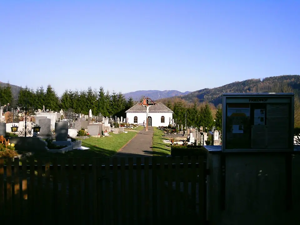 Neuer Friedhof, Totenkammer und Friedhofskreuz