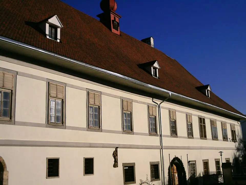 Image: Veleius · CC BY-SA 3.0 AT Propstei- und Pfarrhofgebäude