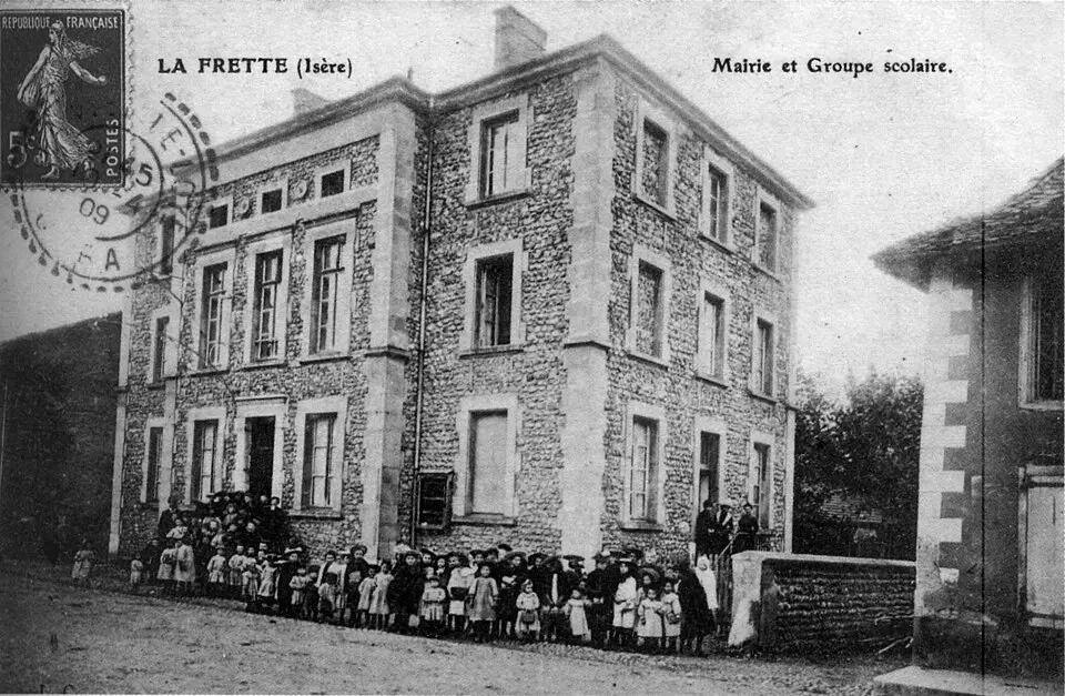 Obrázok: Daniel Delattre, L'Isère, les 533 communes, Grandvilliers : Delattre, 2008, ISBN 2-915907-40-4, EAN 9782915907407. · Public domain La Frette