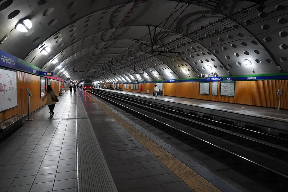 Slika: Remontees · CC BY-SA 4.0 stazione di Milano Repubblica