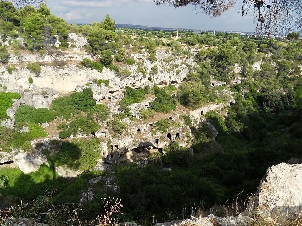villaggio rupestre di Petruscio