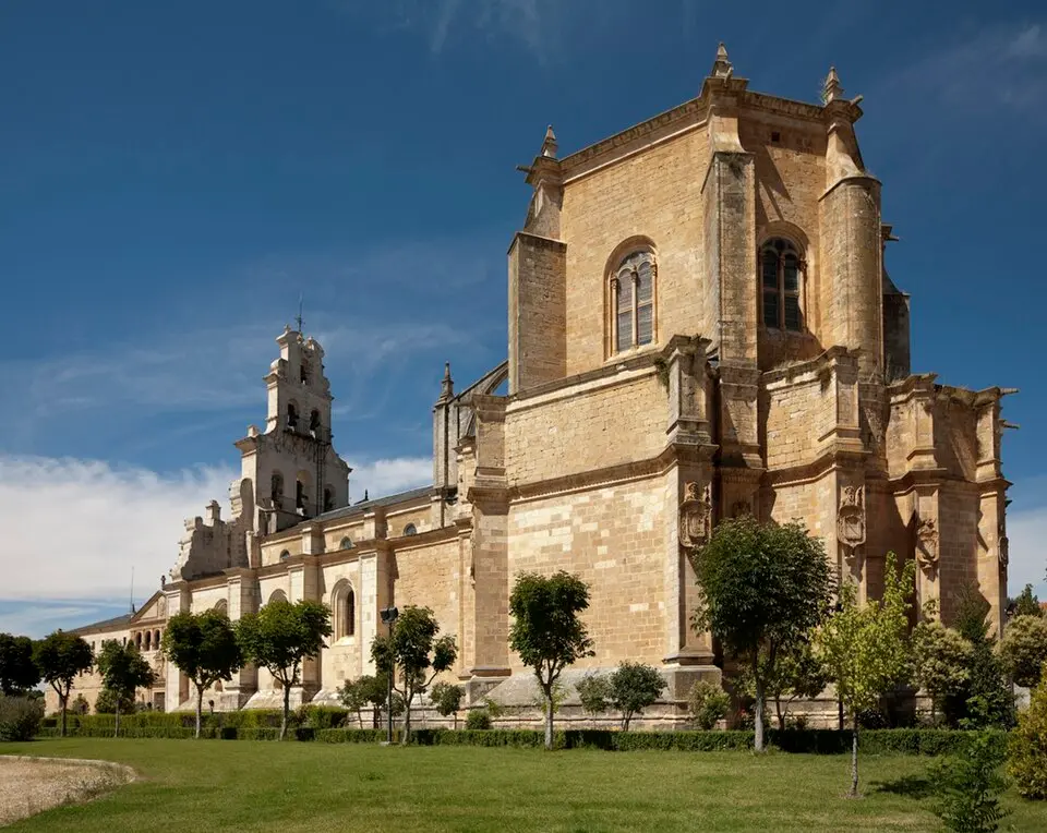 Obrázok: PMRMaeyaert · CC BY-SA 3.0 ES Monasterio de Santa María de La Vid