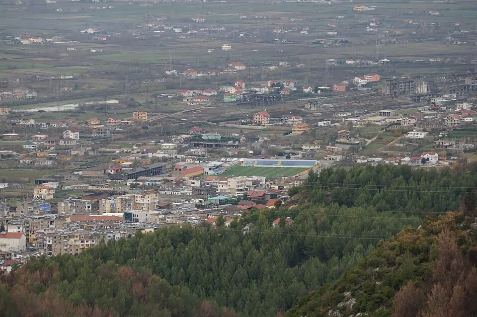 Stadiumi "Laçi"