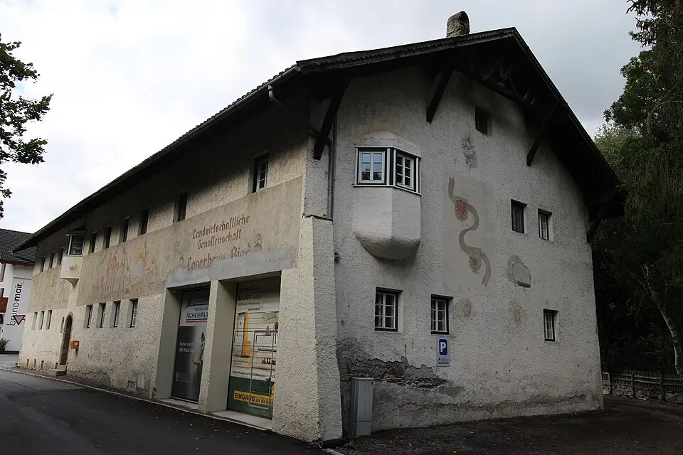 Ehem. Lagerhaus der landwirtschaftlichen Genossenschaft und Seilbahntrakt