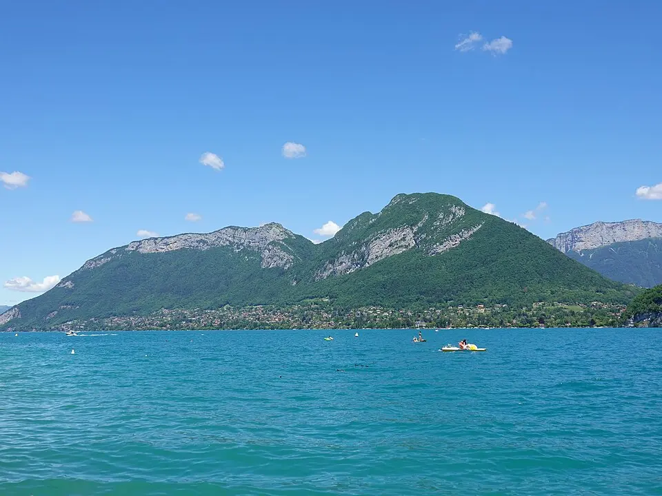 Kép: Guilhem Vellut from Annecy, France · CC BY 2.0 mont Veyrier