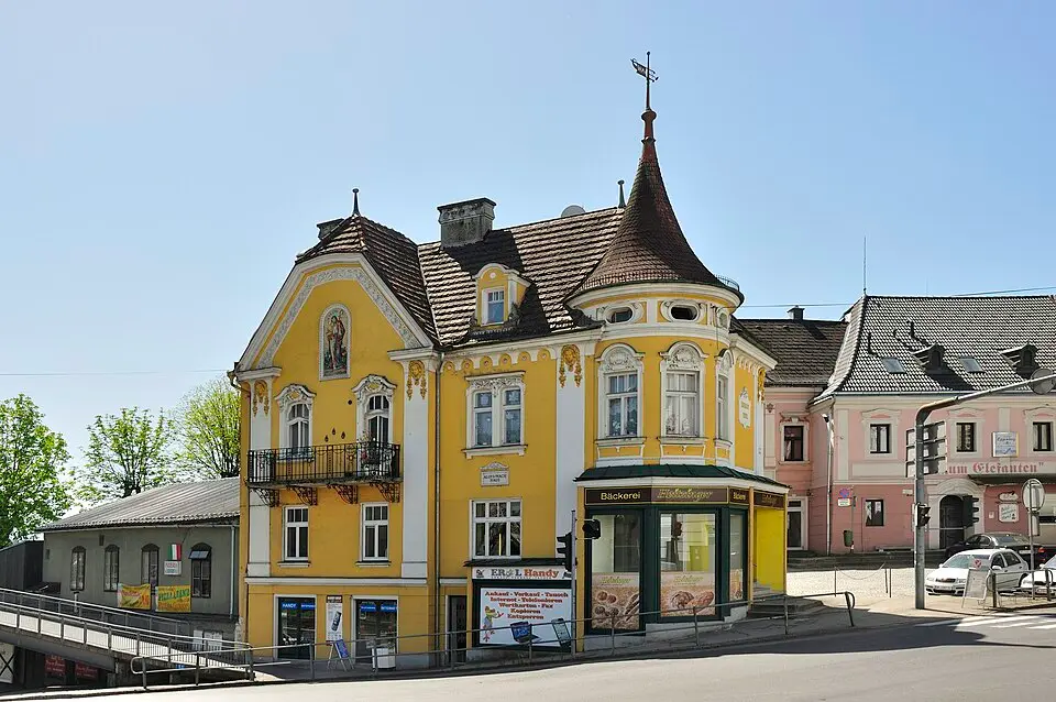 Wohn- und Geschäftshaus