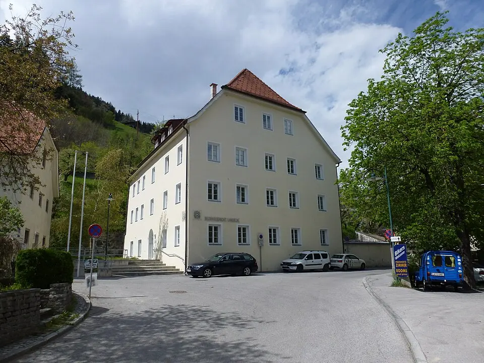 Ehem. Ansitz, Bezirksgericht und Gefangenenhaus