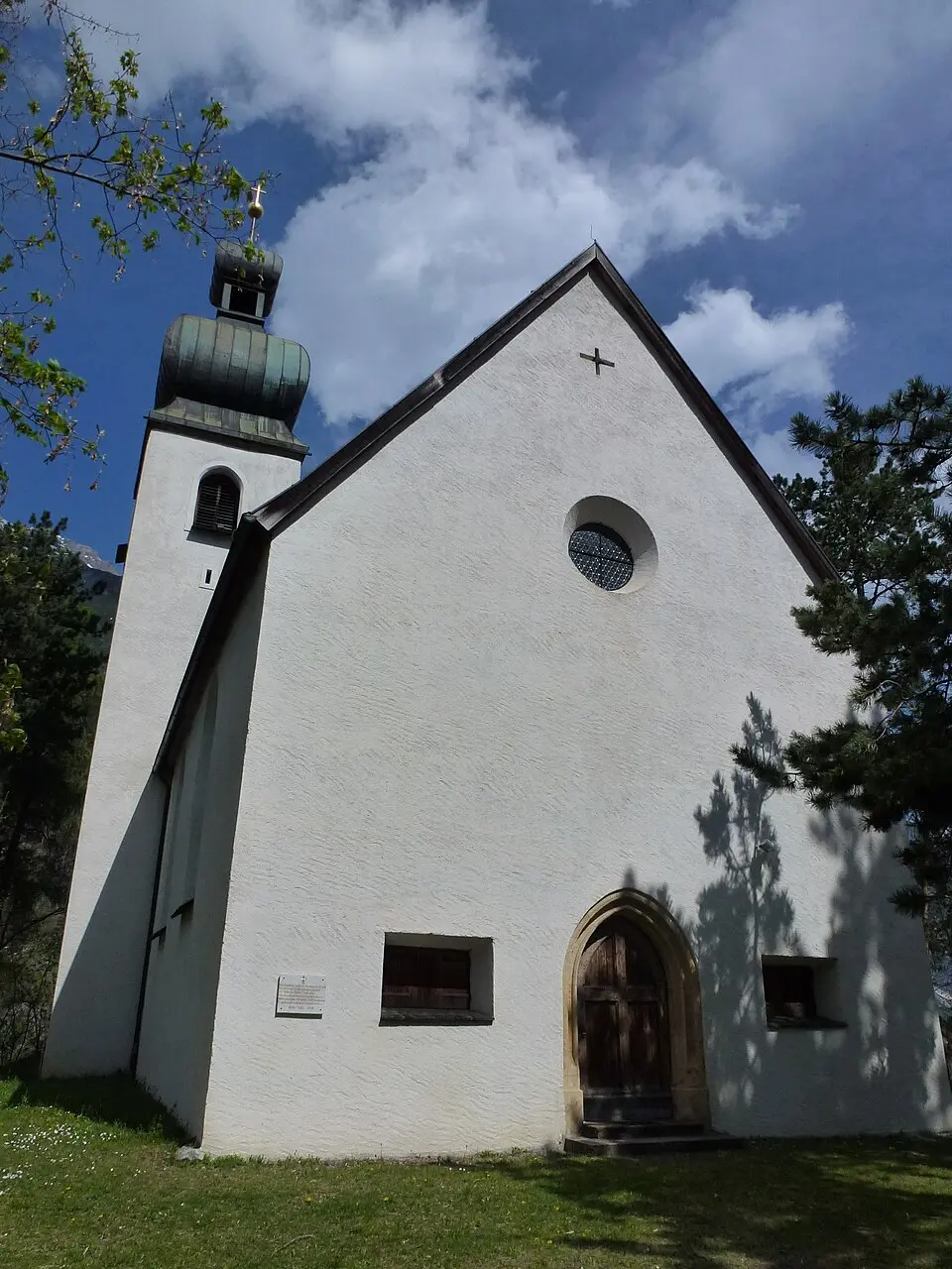 Burschlkirche, Pestkapelle hll. Sebastian, Rochus und Pirmin und Friedhof