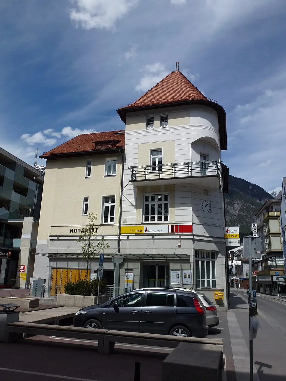 Postamt, Fassade und Stiegenhaus