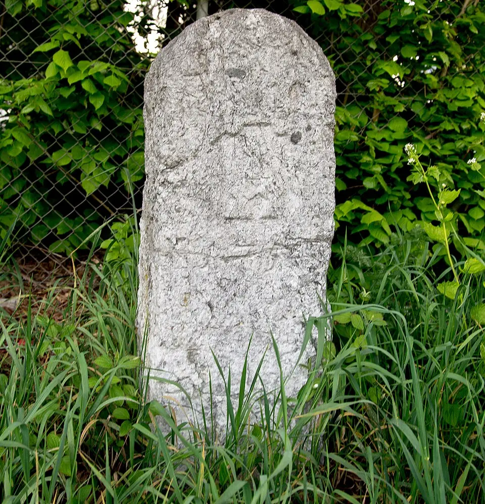 Obrázok: Plonma1 - Mathias Plonka · CC BY-SA 3.0 III. Burgfriedensstein