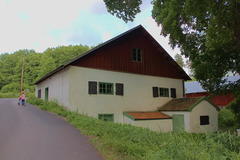 Obrázek: Einarspetz · CC BY-SA 3.0 Landsnora kvarn