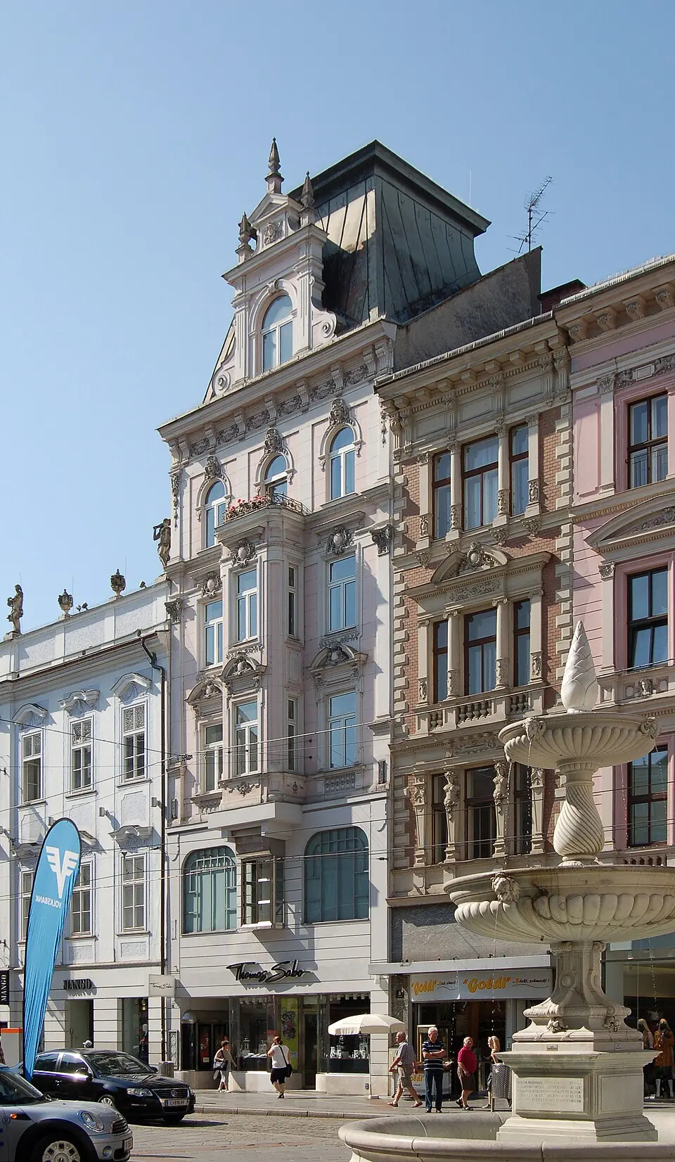 Wohn- und Geschäftshaus