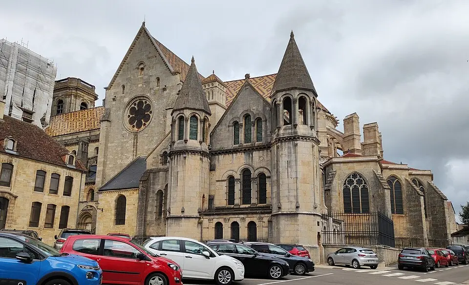 Obrázek: Christophe.Finot · CC BY-SA 3.0 Katedrála Saint-Mammès de Langres