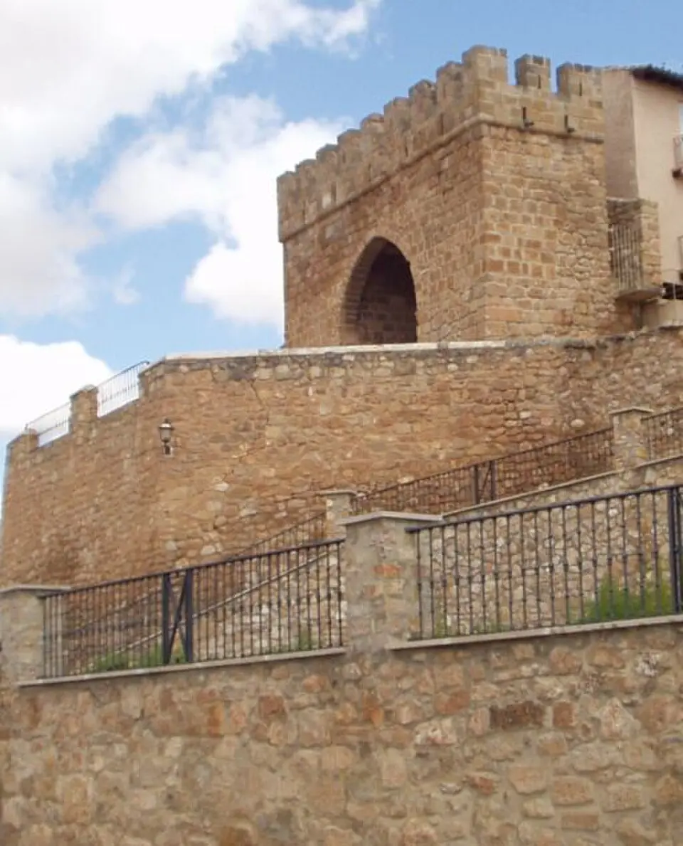 Puerta de la Villa de Monteagudo de las Vicarías