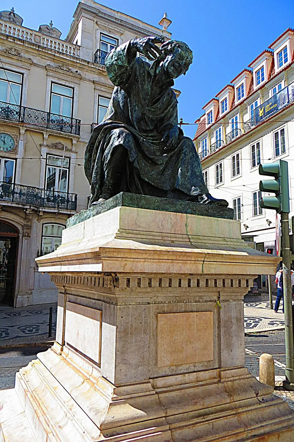 Estátua a António Ribeiro Chiado