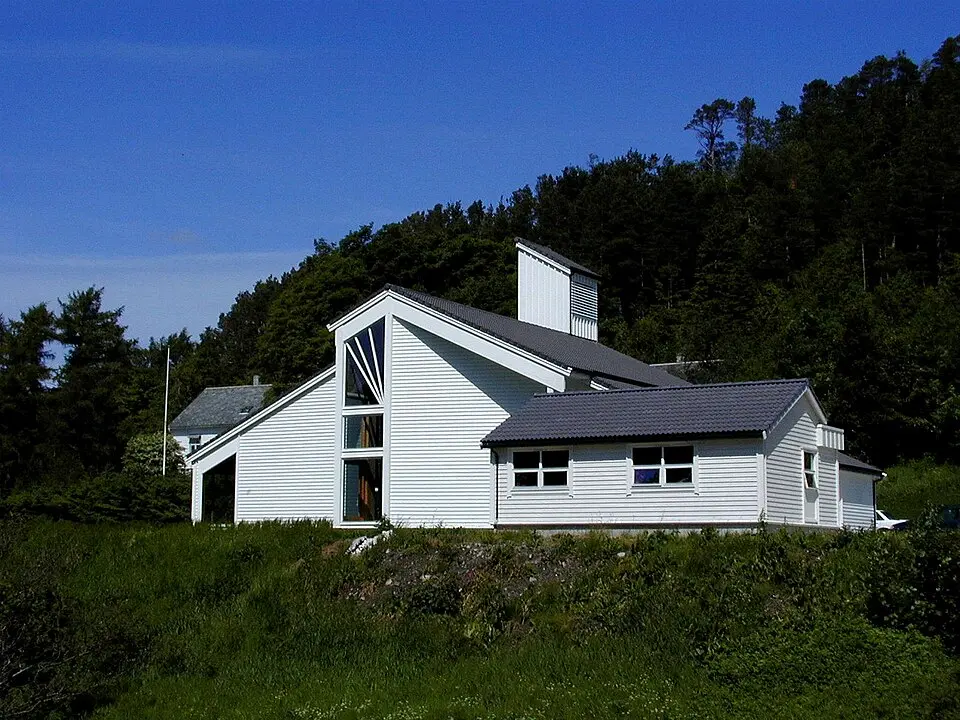 Larsnes kirke