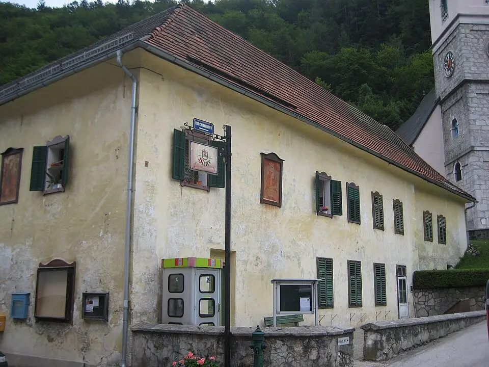 Wohnhaus, Gemeindehaus, ehem. Atzmannsdorferische Fertigers Behausung