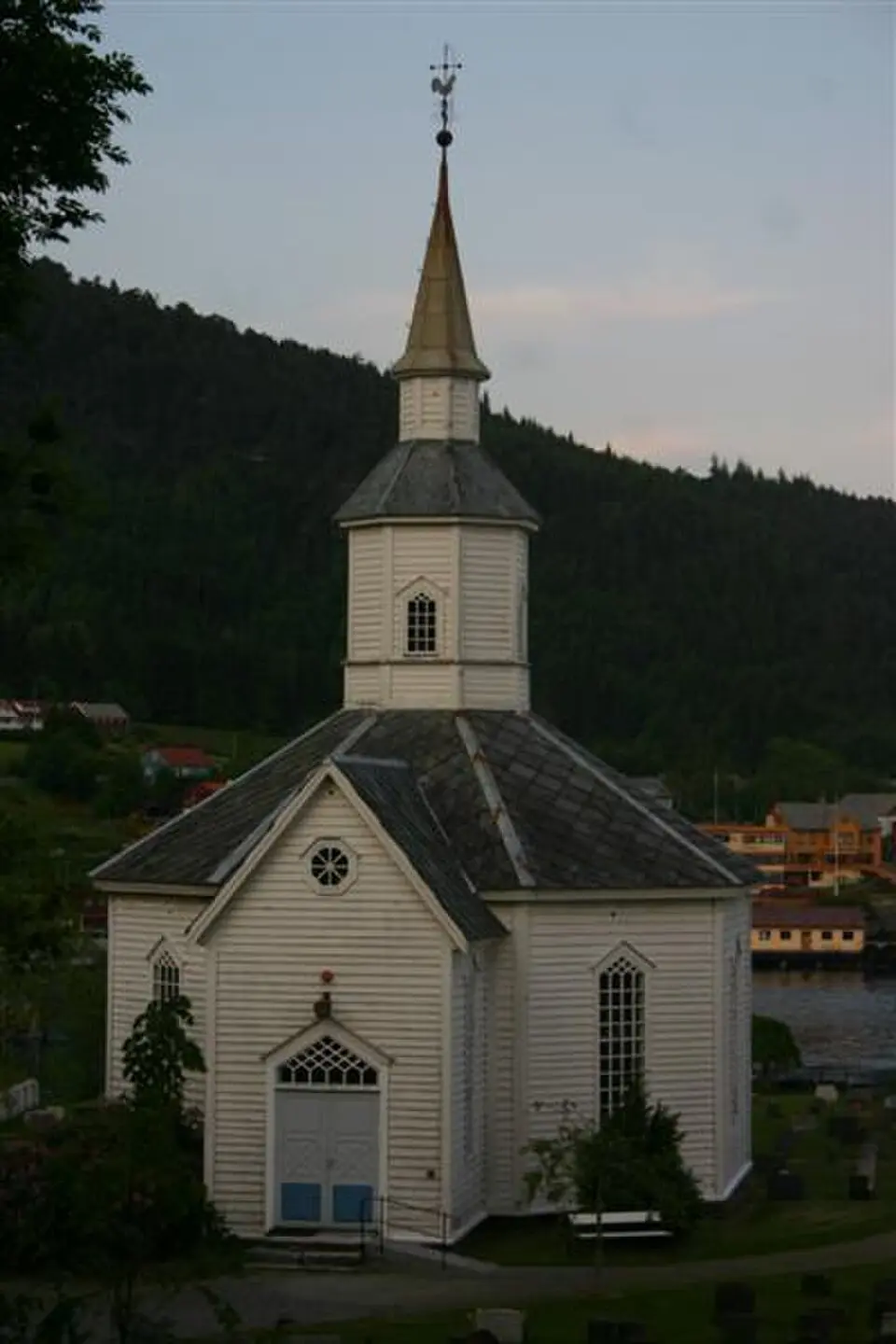 Lavik kirke
