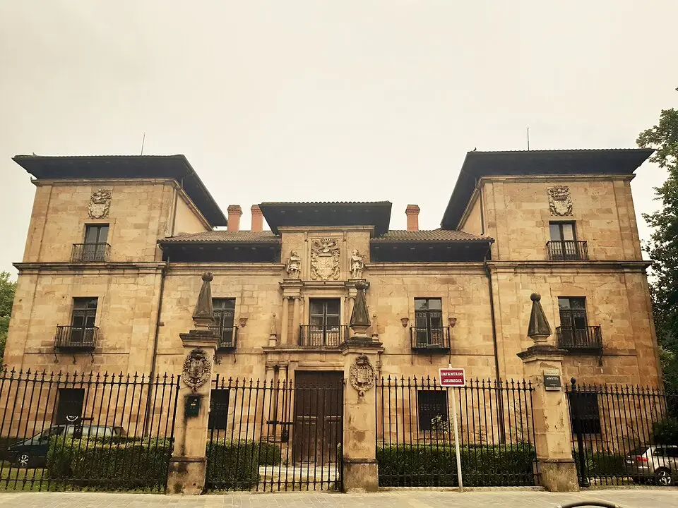 Palacio De Lazcano