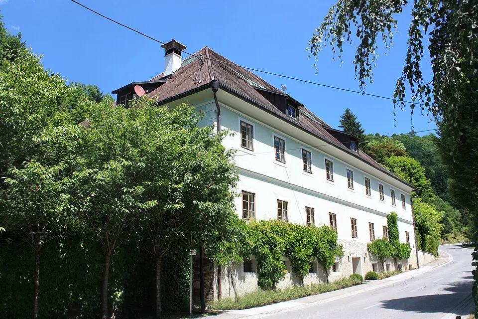 Bild: Mefusbren69 · Public domain Ehem. Gewerkensitz, Löllinger Schloss (Zechnerhof, Dickmann-Schlössl)
