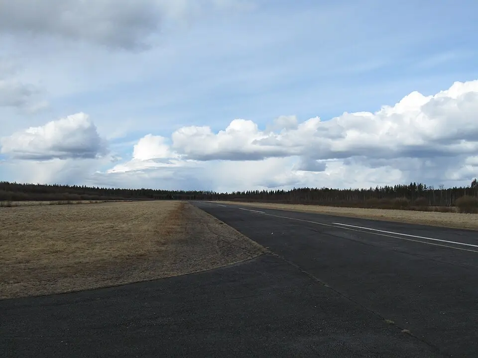 Ahmosuon lentokenttä