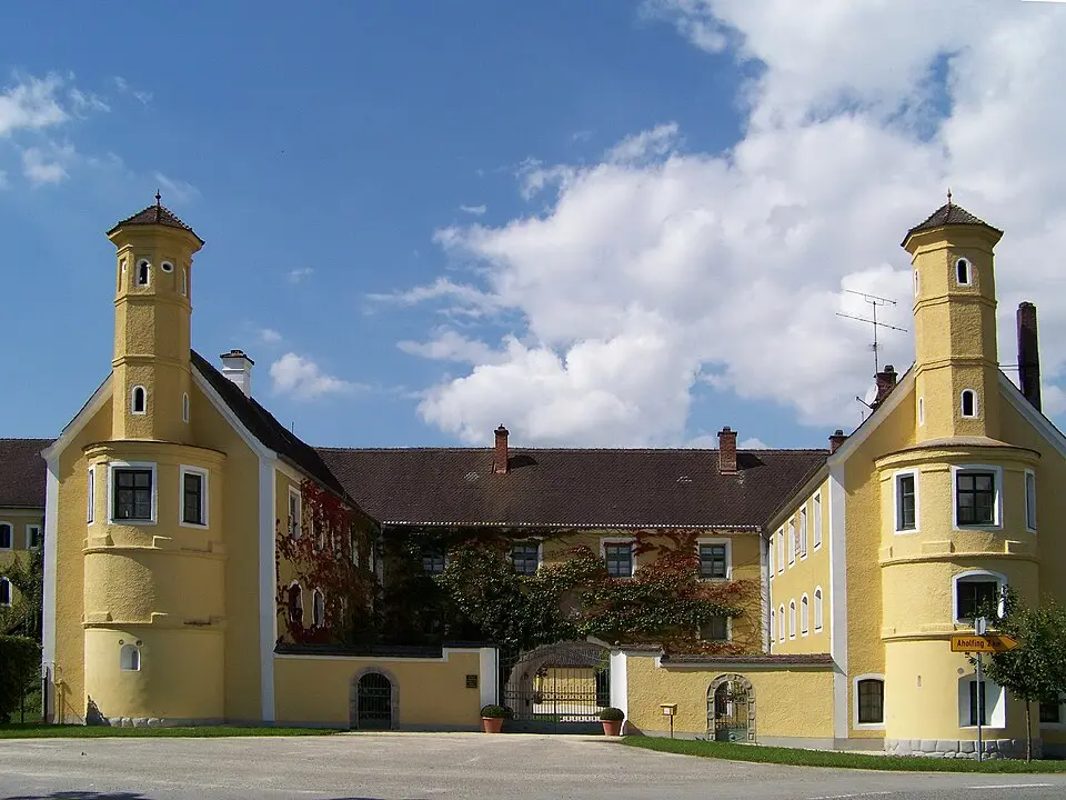 Slika: Elcom.stadler · CC BY-SA 3.0 Schloss Puchhof