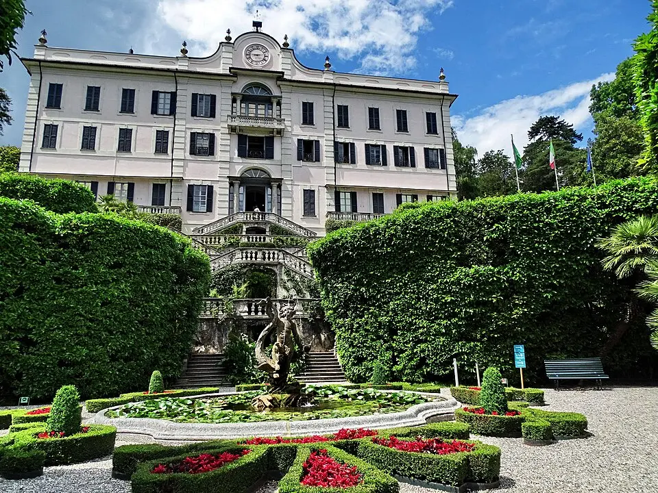 vila Carlotta