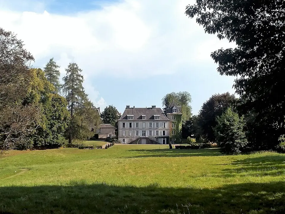 Slika: Kärjens Slædebjørg · CC BY-SA 4.0 château de Neuvic d'Ussel