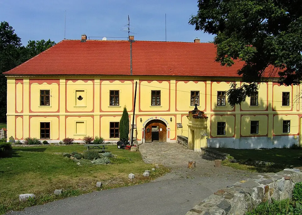 Zámek Lešany