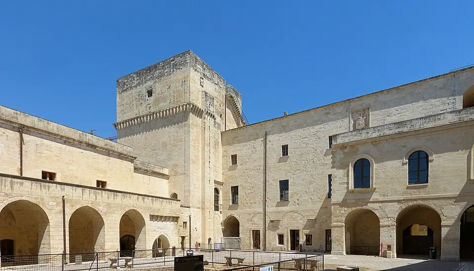 Immagine: Velvet · CC BY-SA 3.0 castello di Lecce