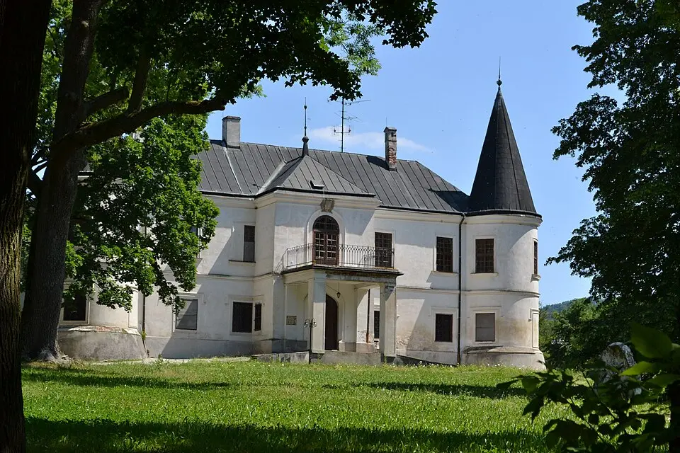 Bild: Titlak · CC BY 3.0 Starší kaštieľ, malý, kaštieľ
