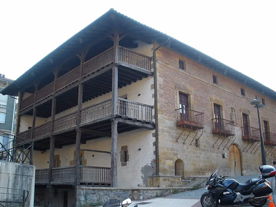 Bikuña jauregia
