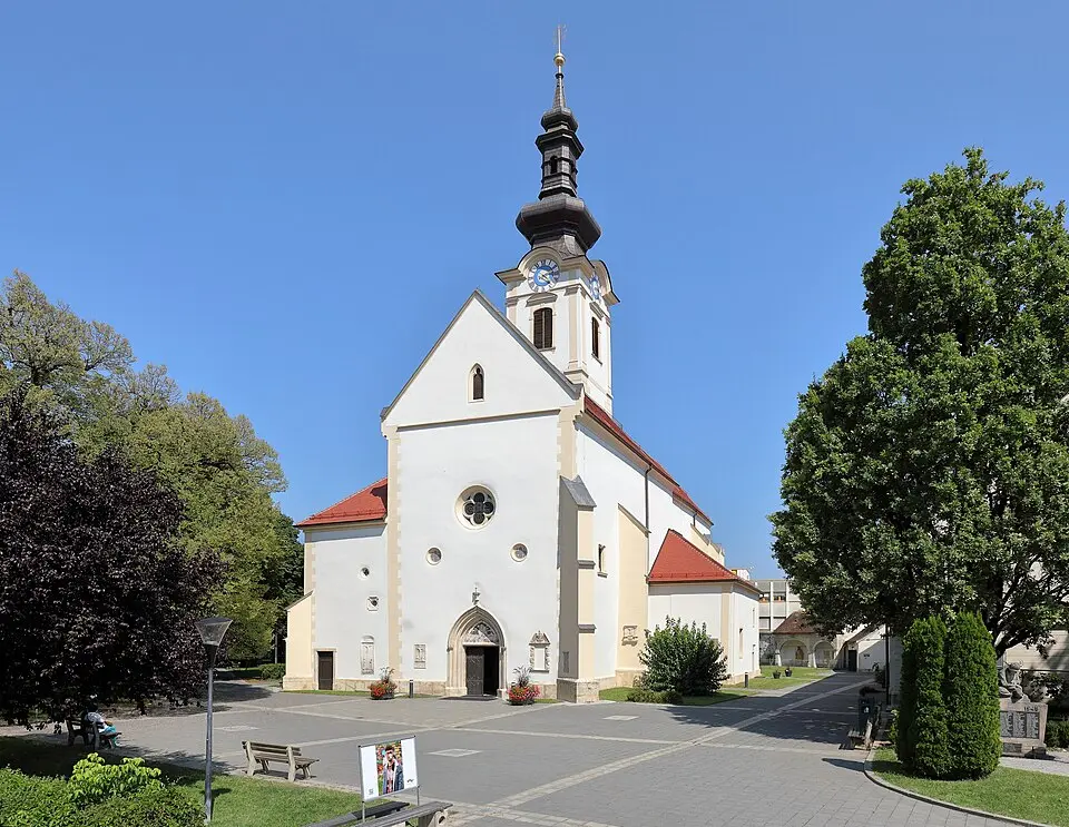 Obrázek: C.Stadler/Bwag · CC BY-SA 4.0 Stadtpfarrkirche Leibnitz