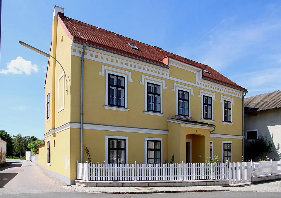 Slika: C.Stadler/Bwag · CC BY-SA 3.0 AT Wohnhaus, ehem. Schule bzw. ehem. Gendarmeriegebäude
