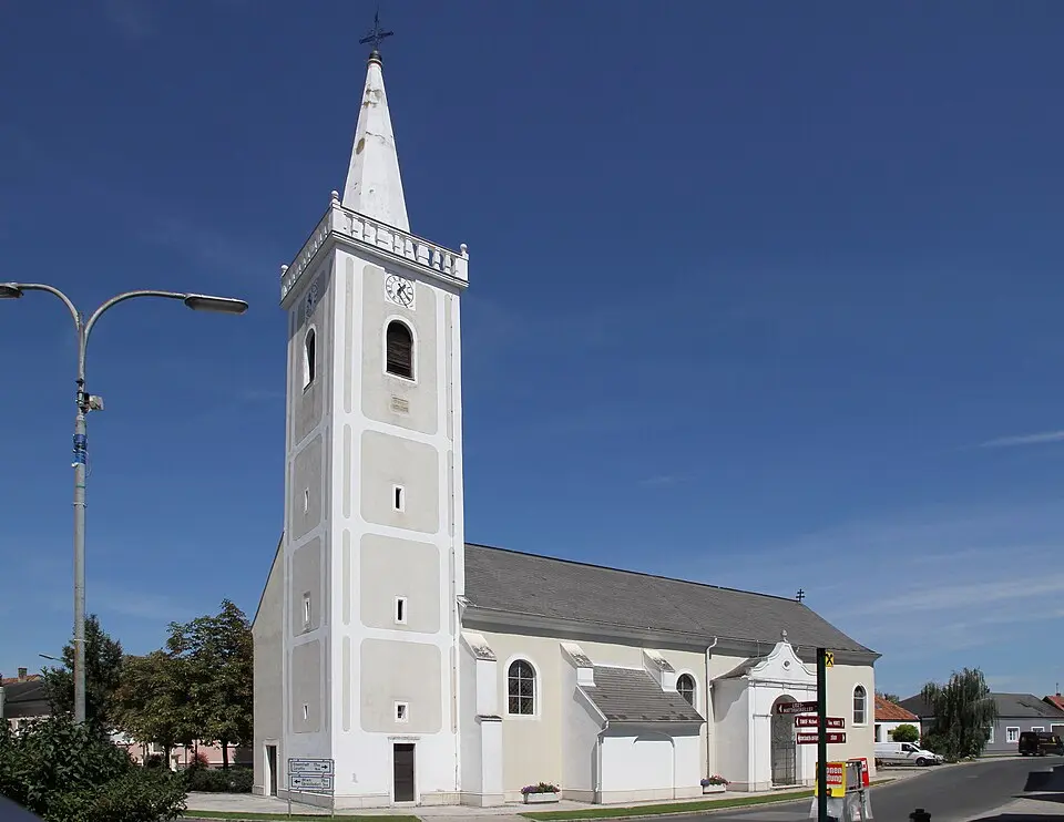 Image: C.Stadler/Bwag · CC BY-SA 3.0 AT Pfarrkirche Leithaprodersdorf