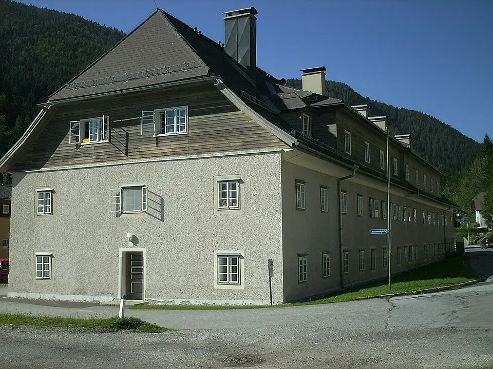 Image: Veleius · CC BY-SA 3.0 AT Sogen. Lendhaus