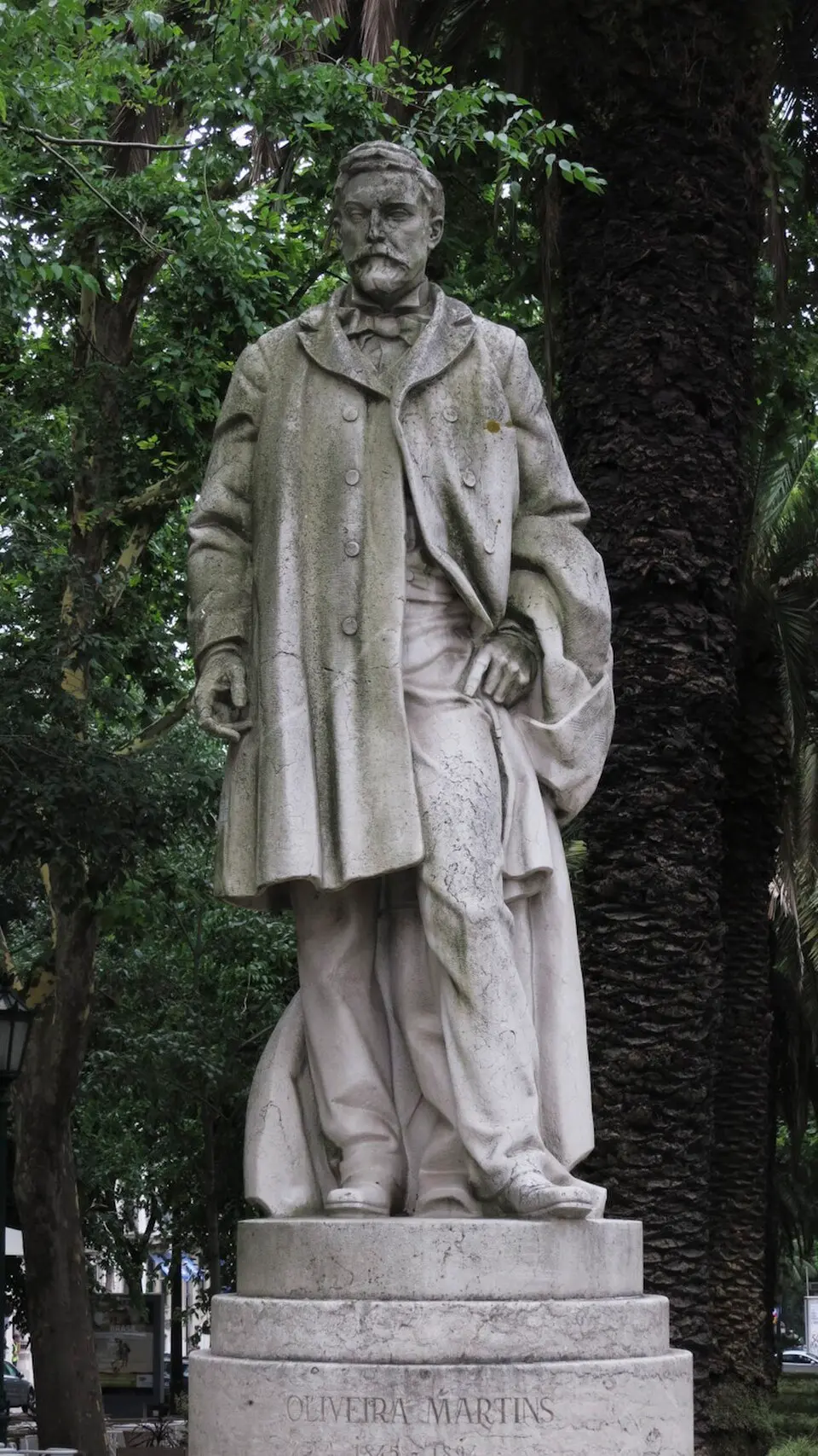 Estátua de Oliveira Martins