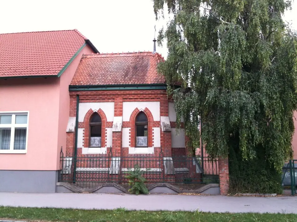 Immagine: PLauppert (talk) · CC BY-SA 3.0 AT Ehem. Kindergartenkapelle