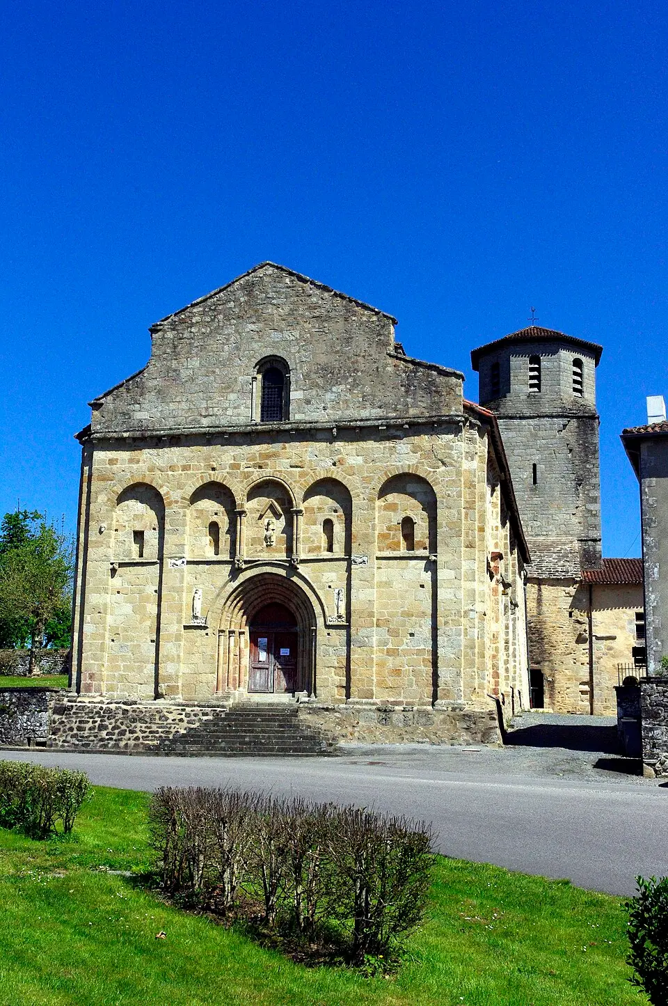 église Saint-Eutrope des Salles-Lavauguyon