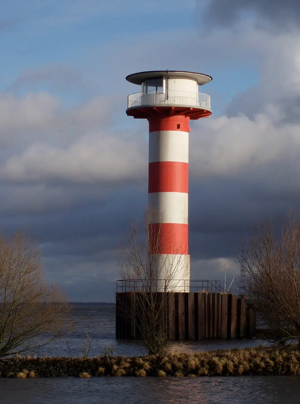 Stadersand range front light