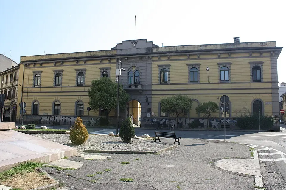 sede di Piazza Trento e Trieste del Liceo Daniele Crespi