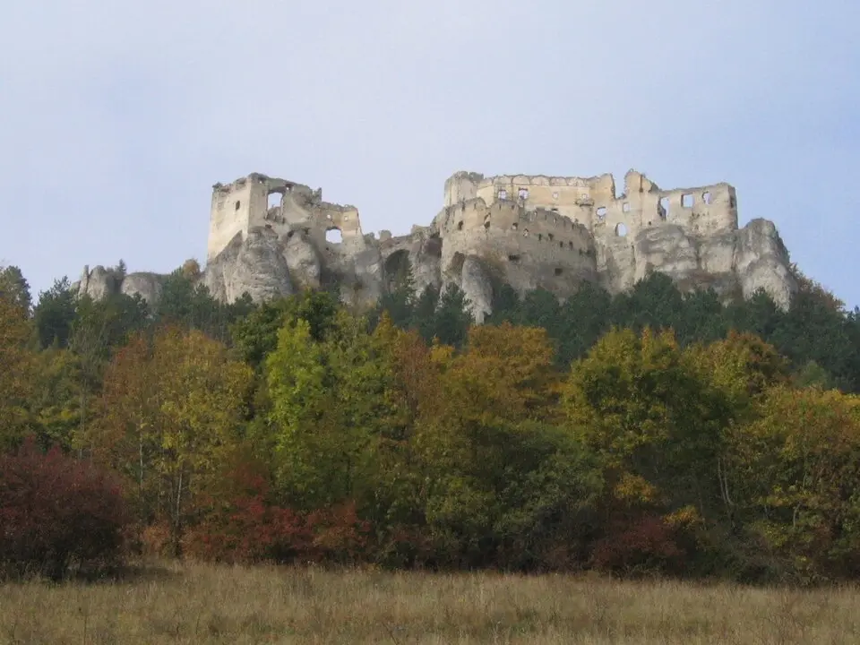 Hochgeladen von: Juloml · CC BY-SA 3.0 Burg Lietava