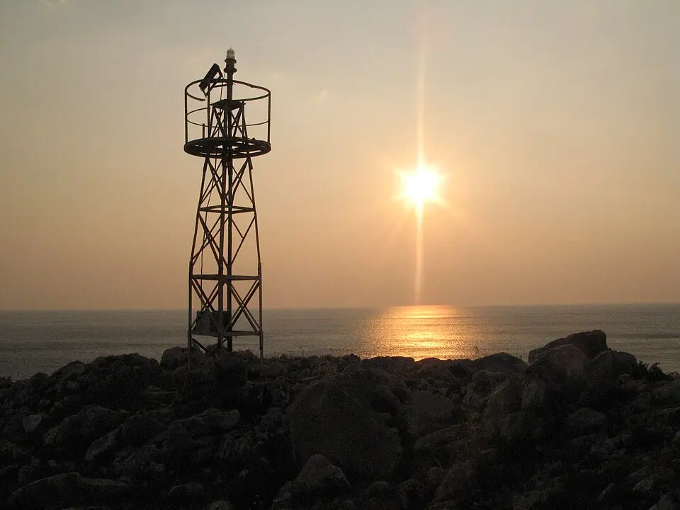 Grama Bay Lighthouse